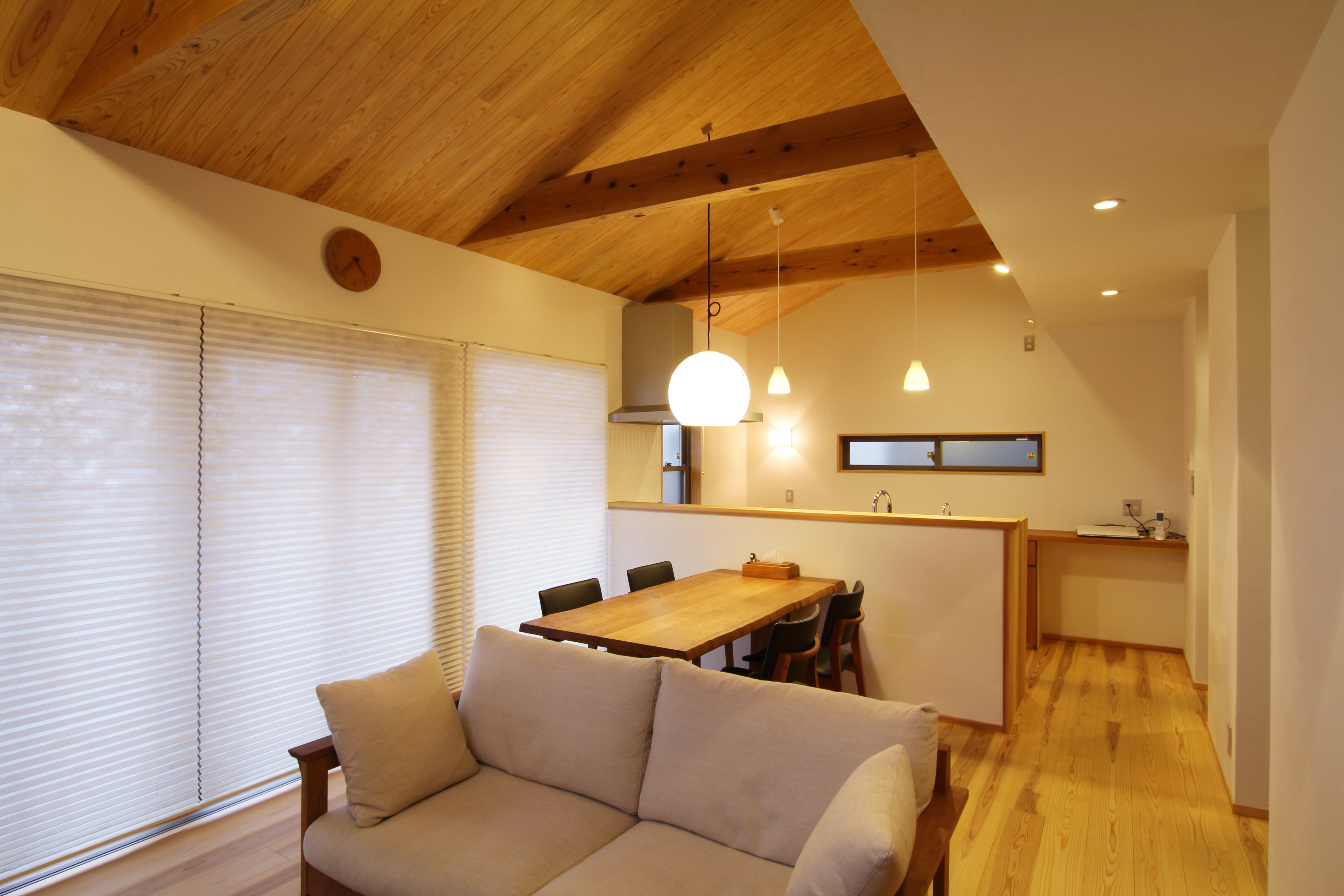 施工写真1枚目　無垢の杉と暮らす、高槻の家