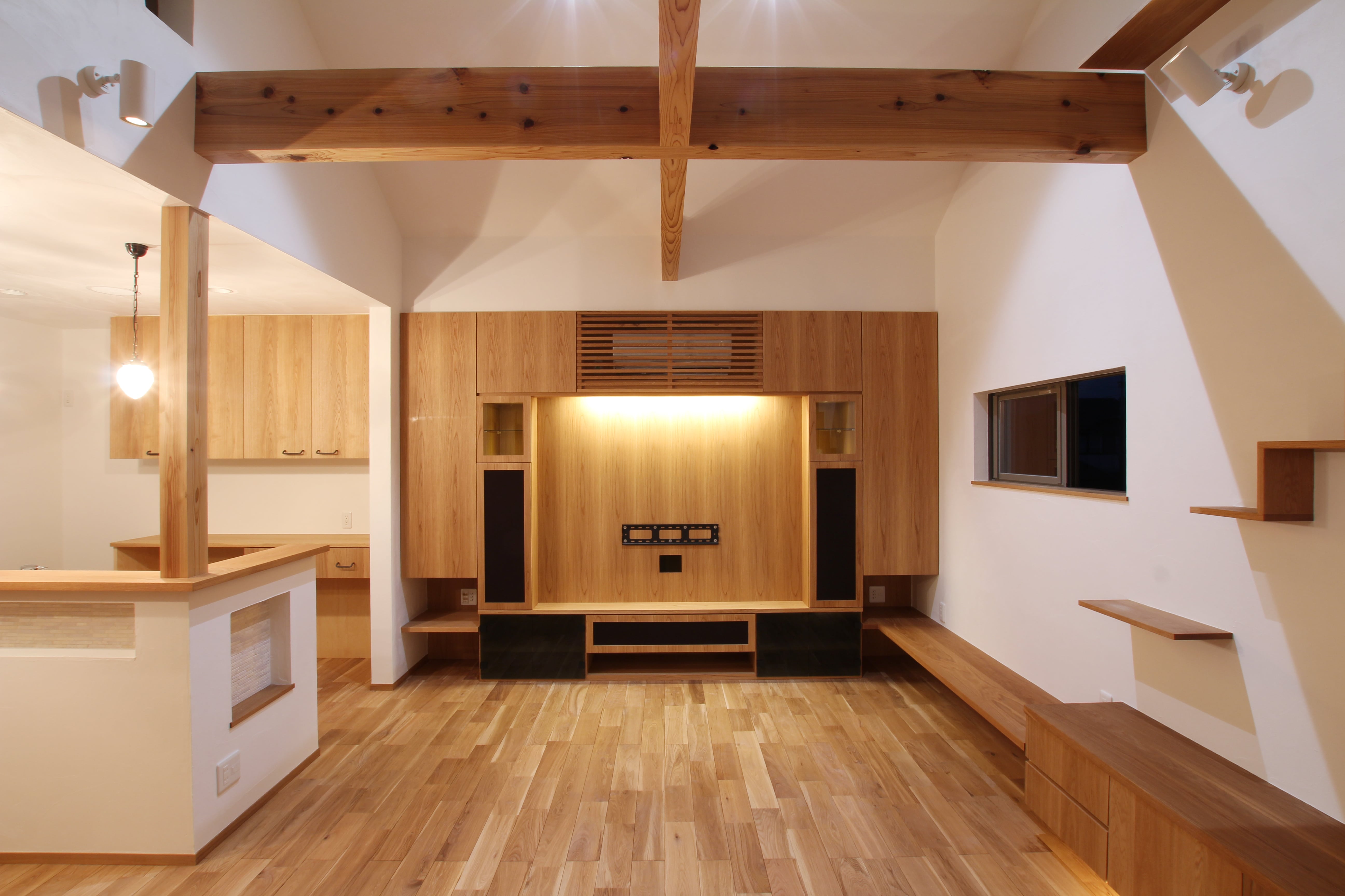 施工写真2枚目　猫と暮らす、オークの家