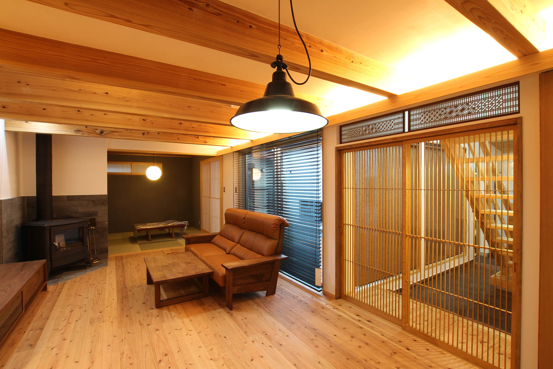 施工写真1枚目　灯りがもてなす粋な家