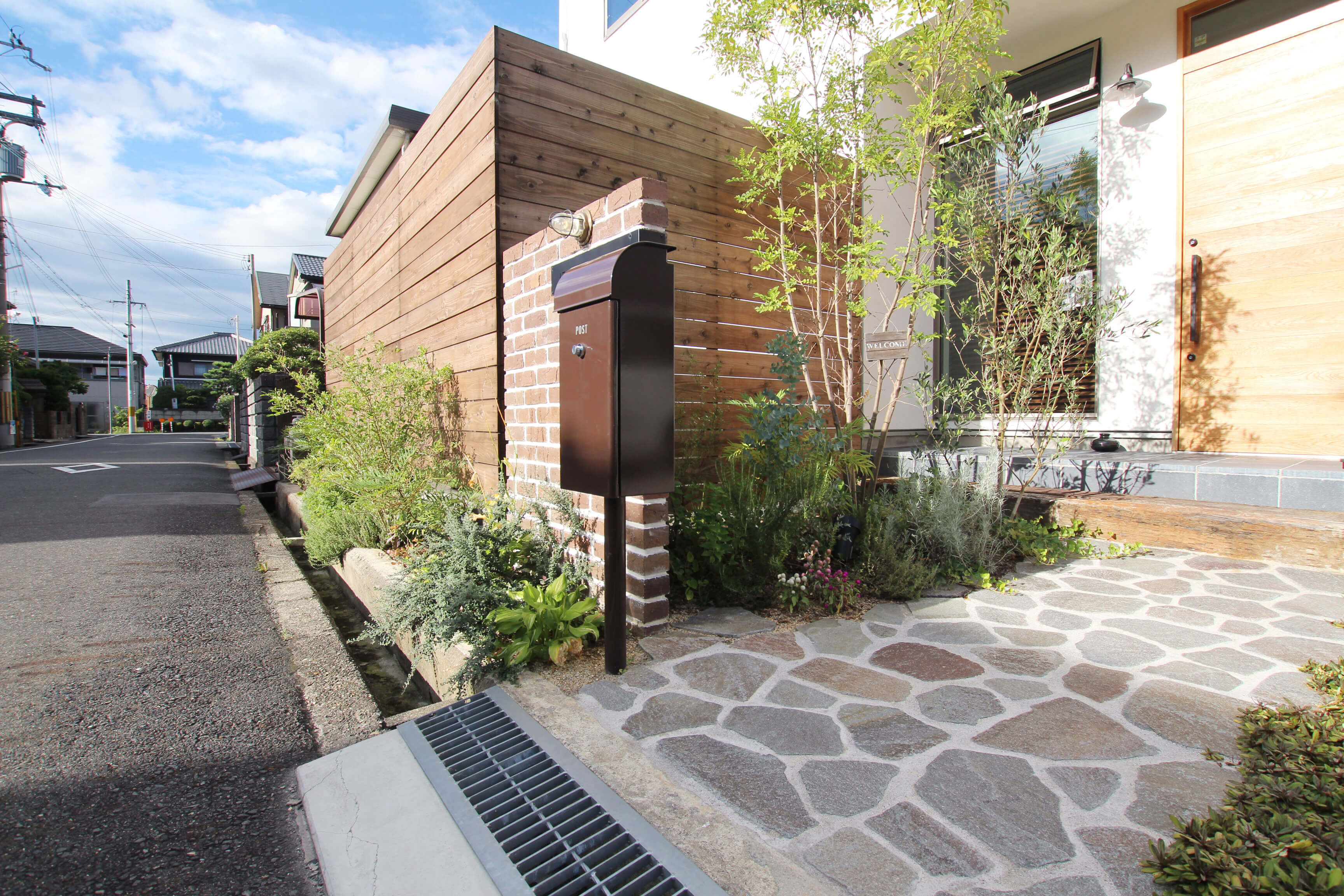 施工写真4枚目　家族ではぐくむガーデンスタイル