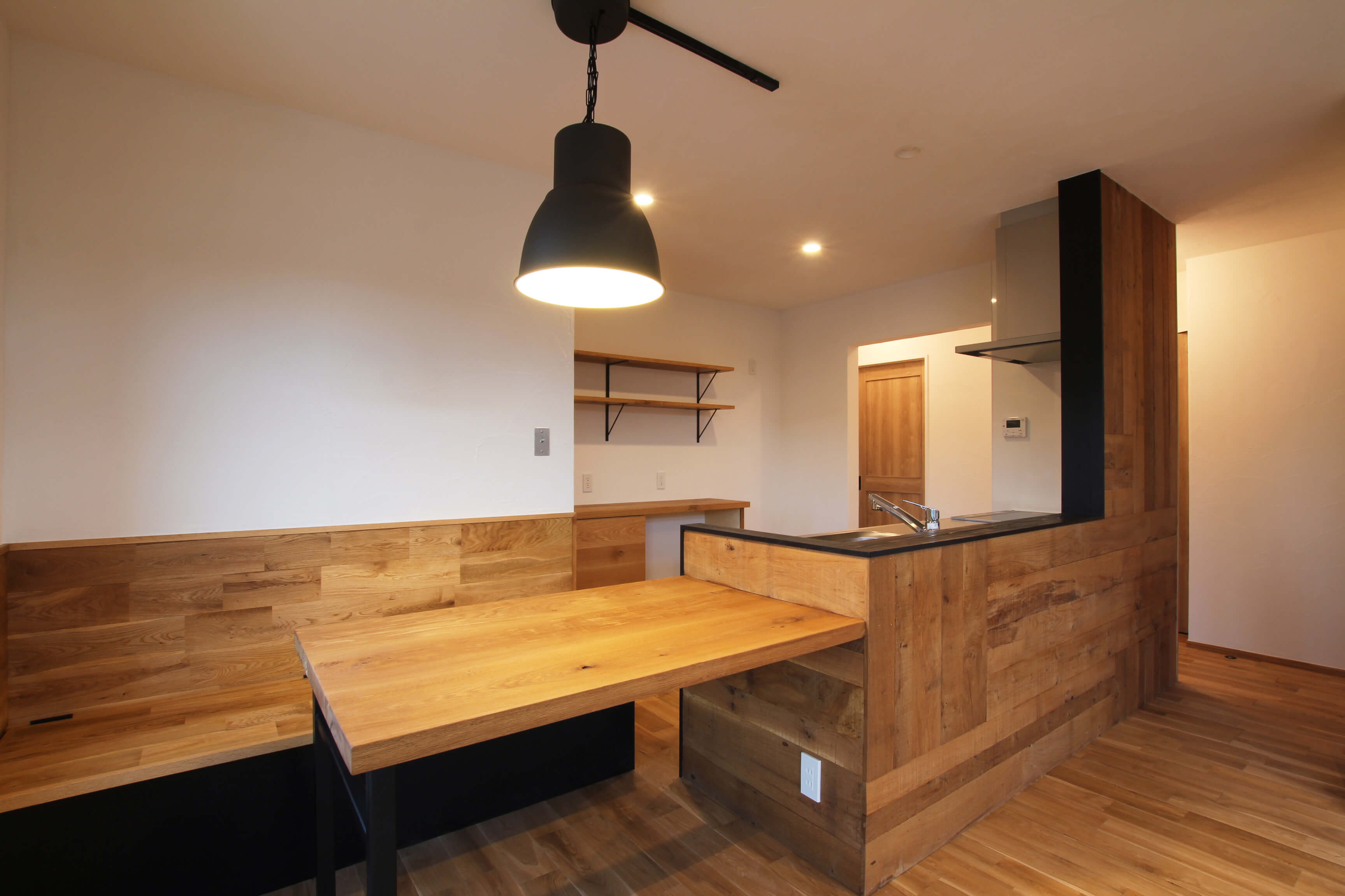 施工写真1枚目　Vintage Garage 