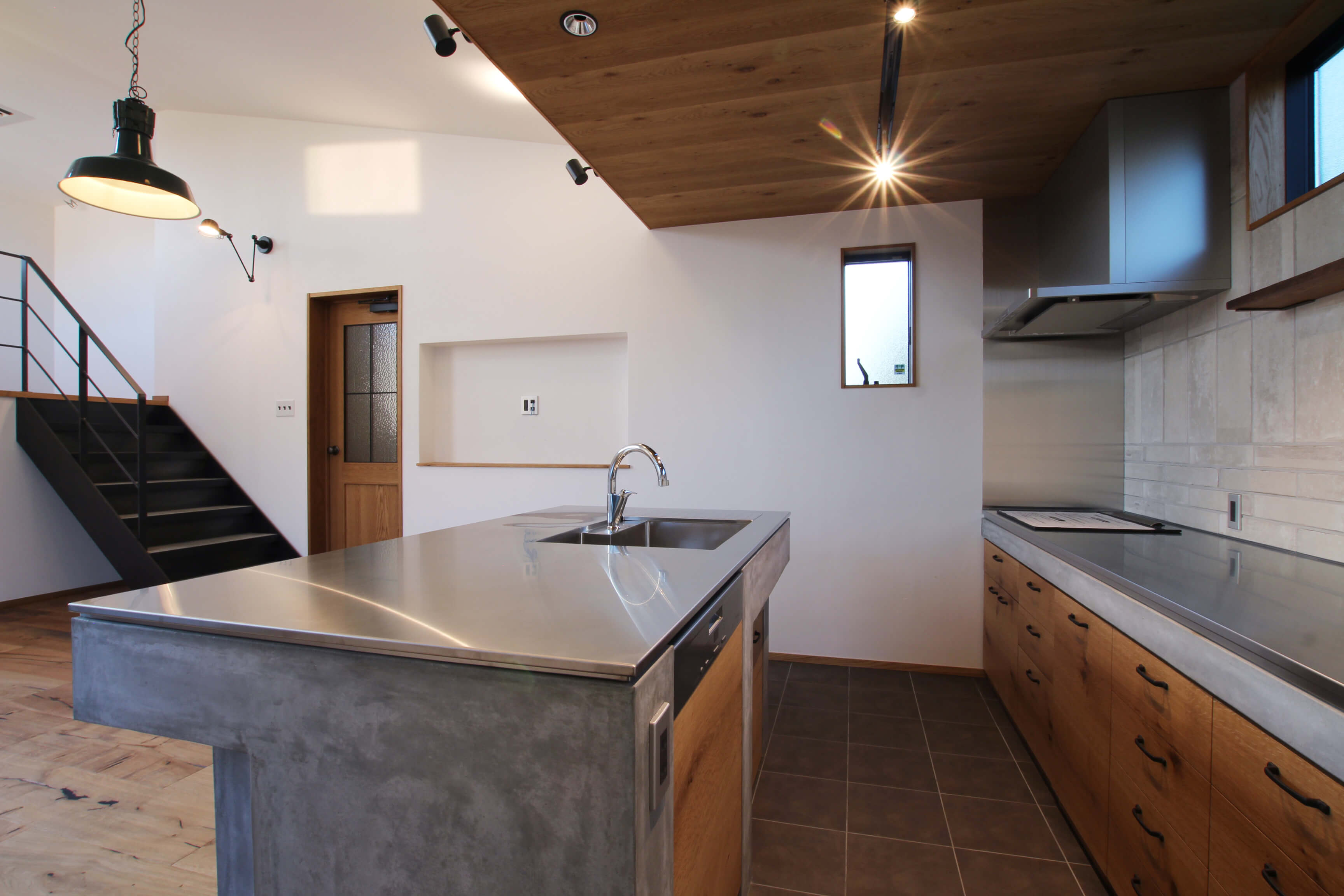 施工写真3枚目　中庭と巡るPararell style 