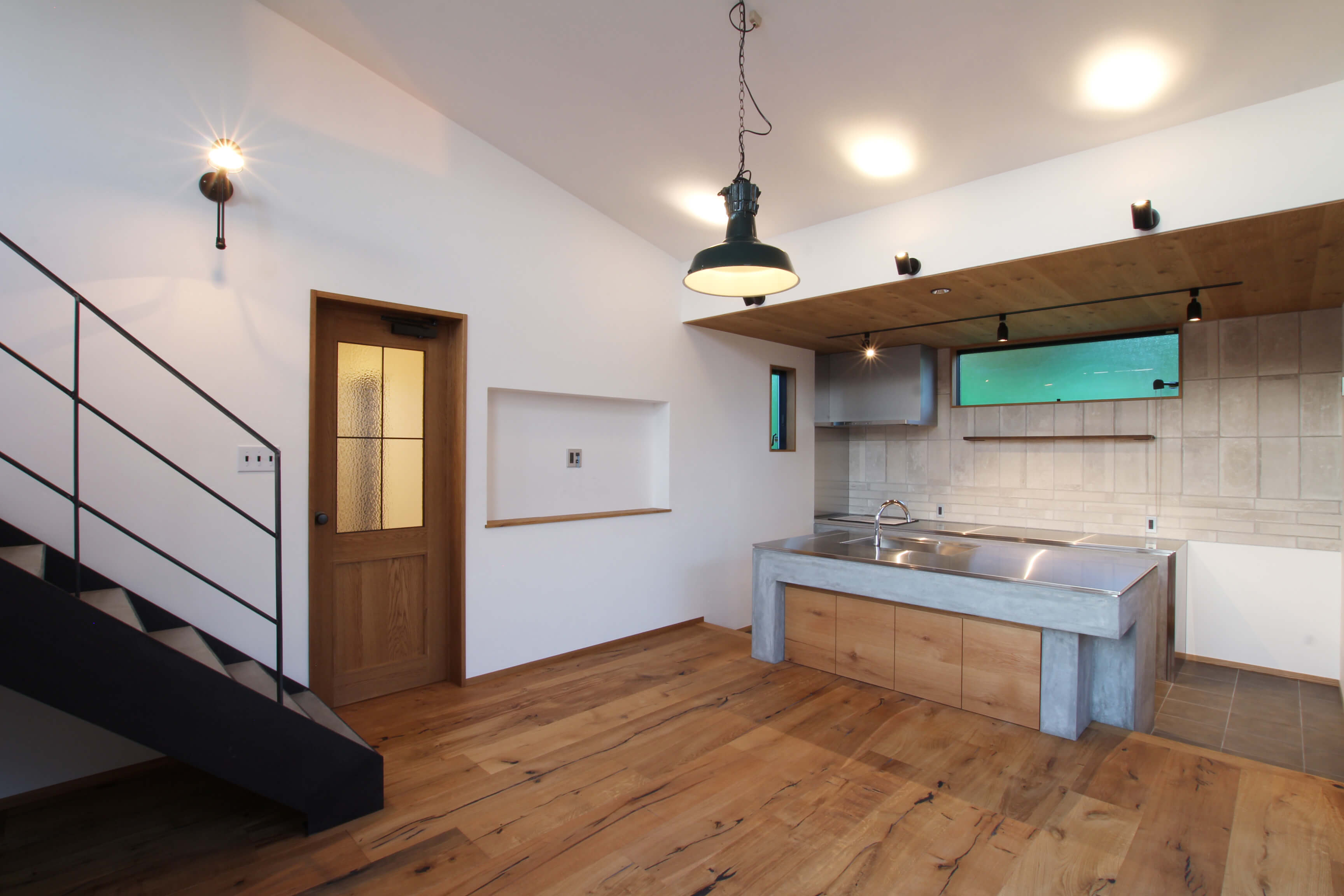 施工写真2枚目　中庭と巡るPararell style 