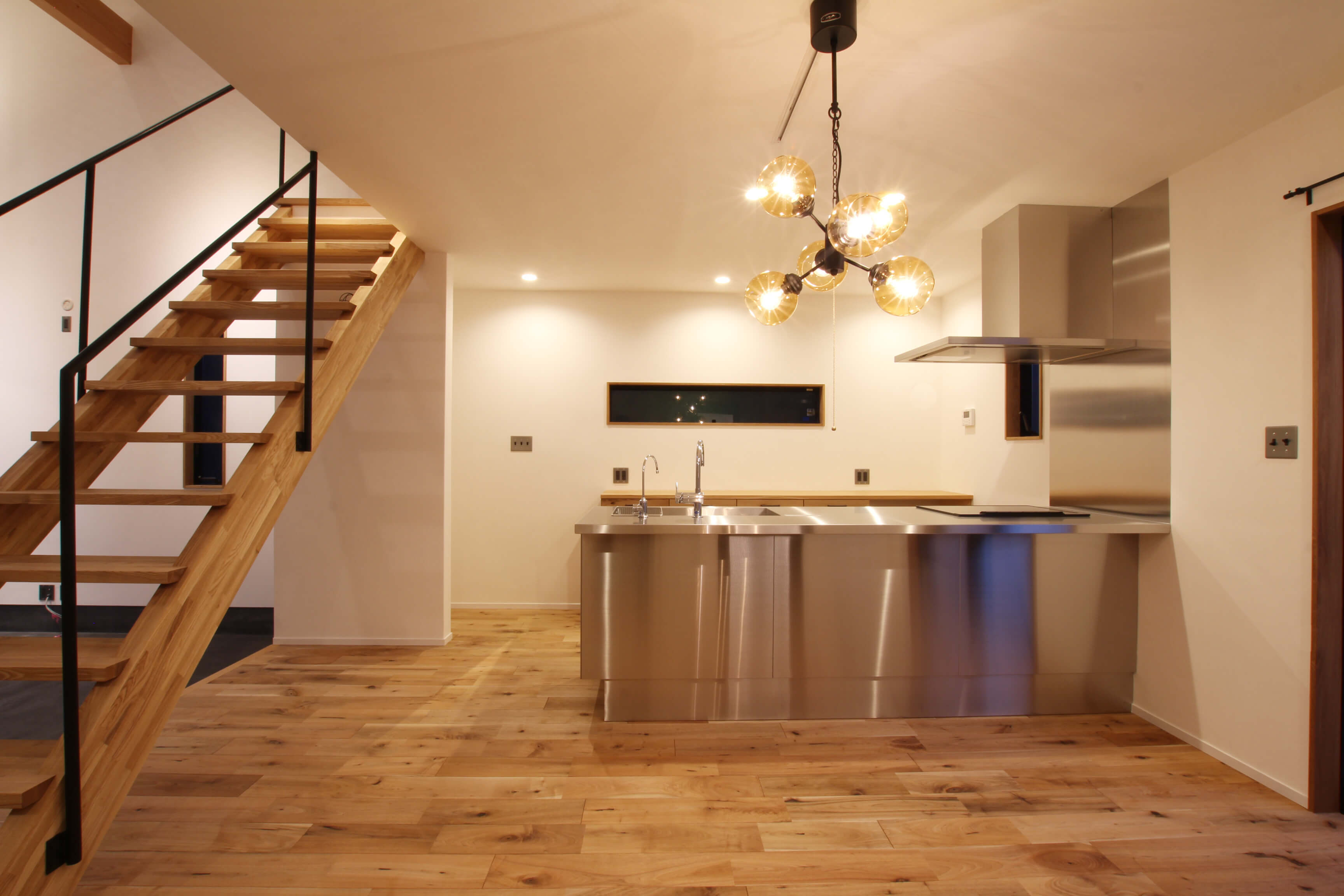 施工写真1枚目　大きな吹抜けロフトのmaison de simple 