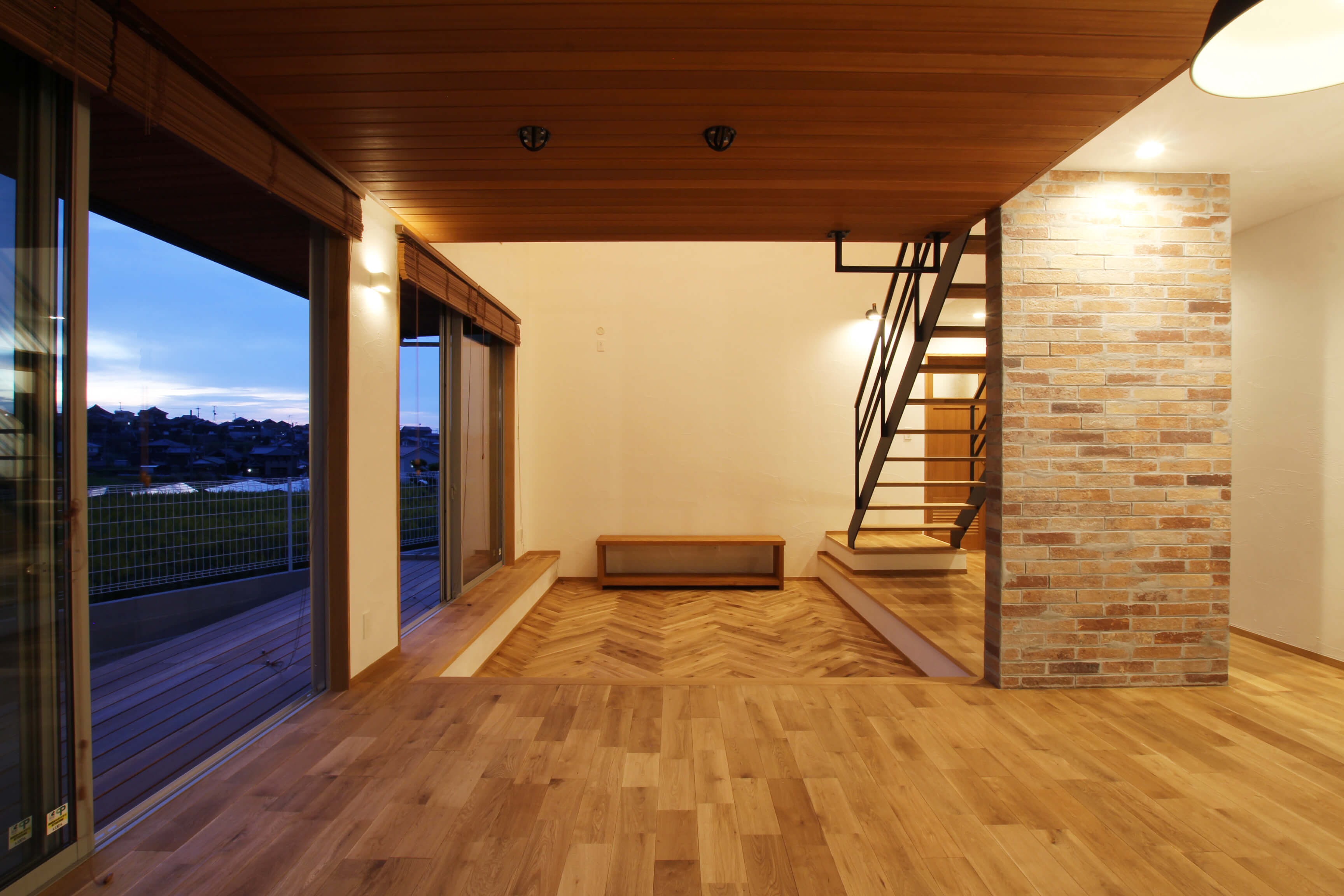 施工写真2枚目　岬に建つナチュラルオークの家 