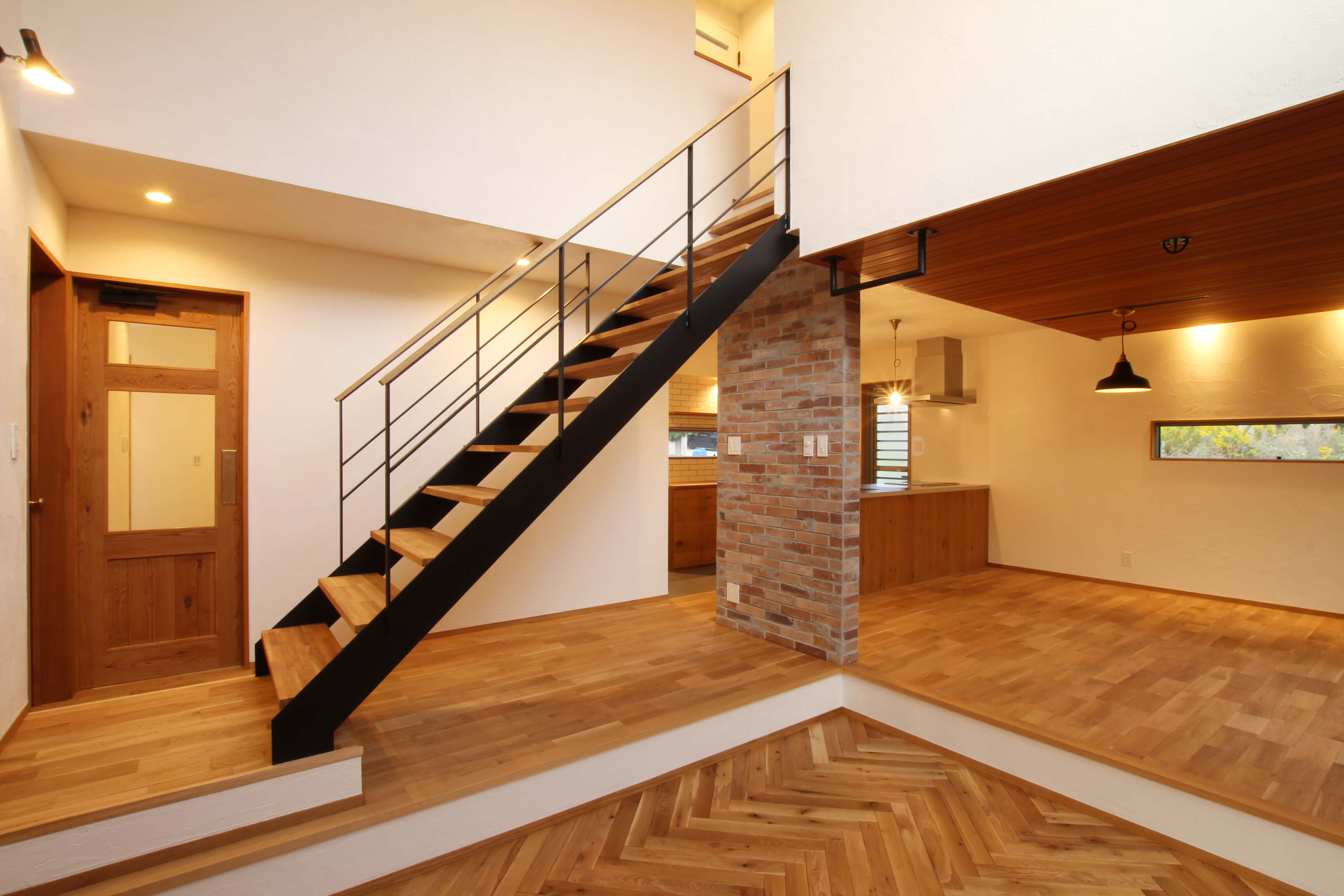 施工写真3枚目　岬に建つナチュラルオークの家 