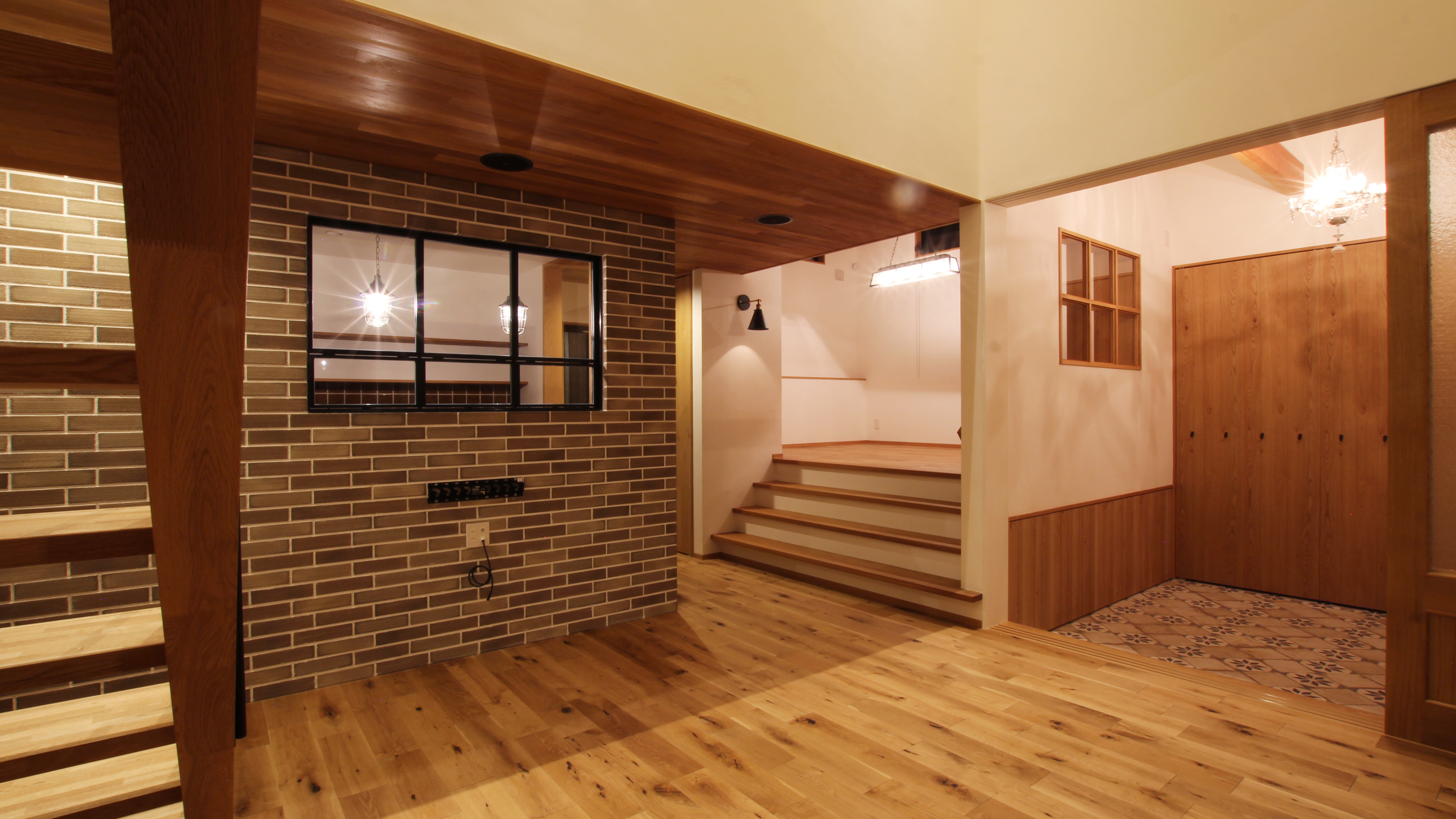 施工写真2枚目　Full Frontal Living 