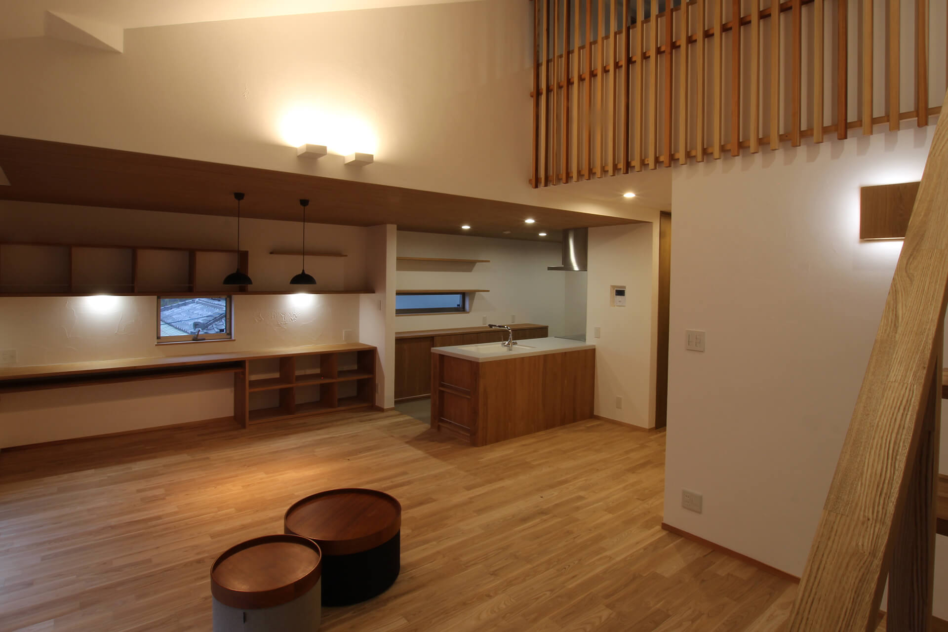 施工写真1枚目　陽光に躍るタモの家