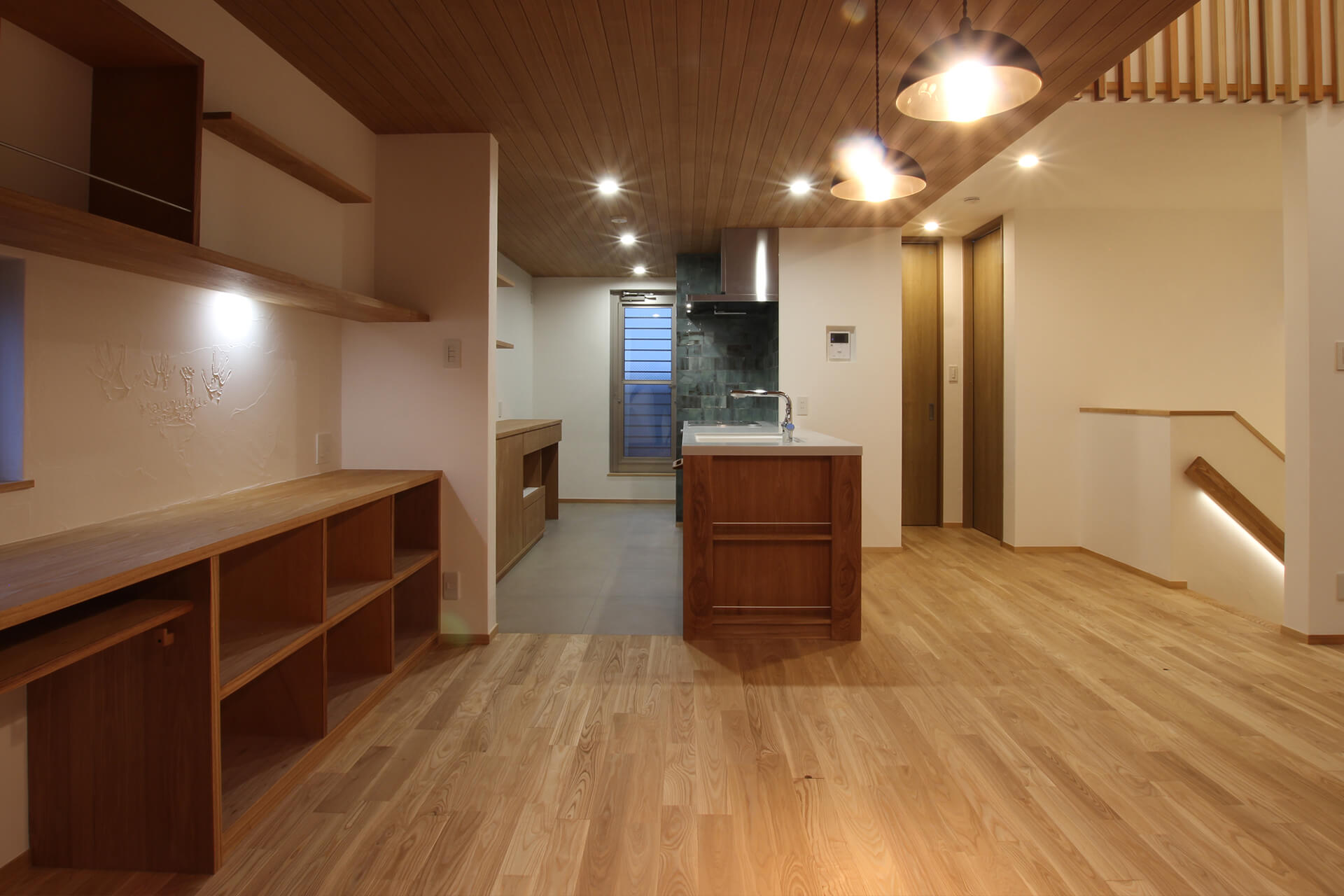 施工写真2枚目　陽光に躍るタモの家