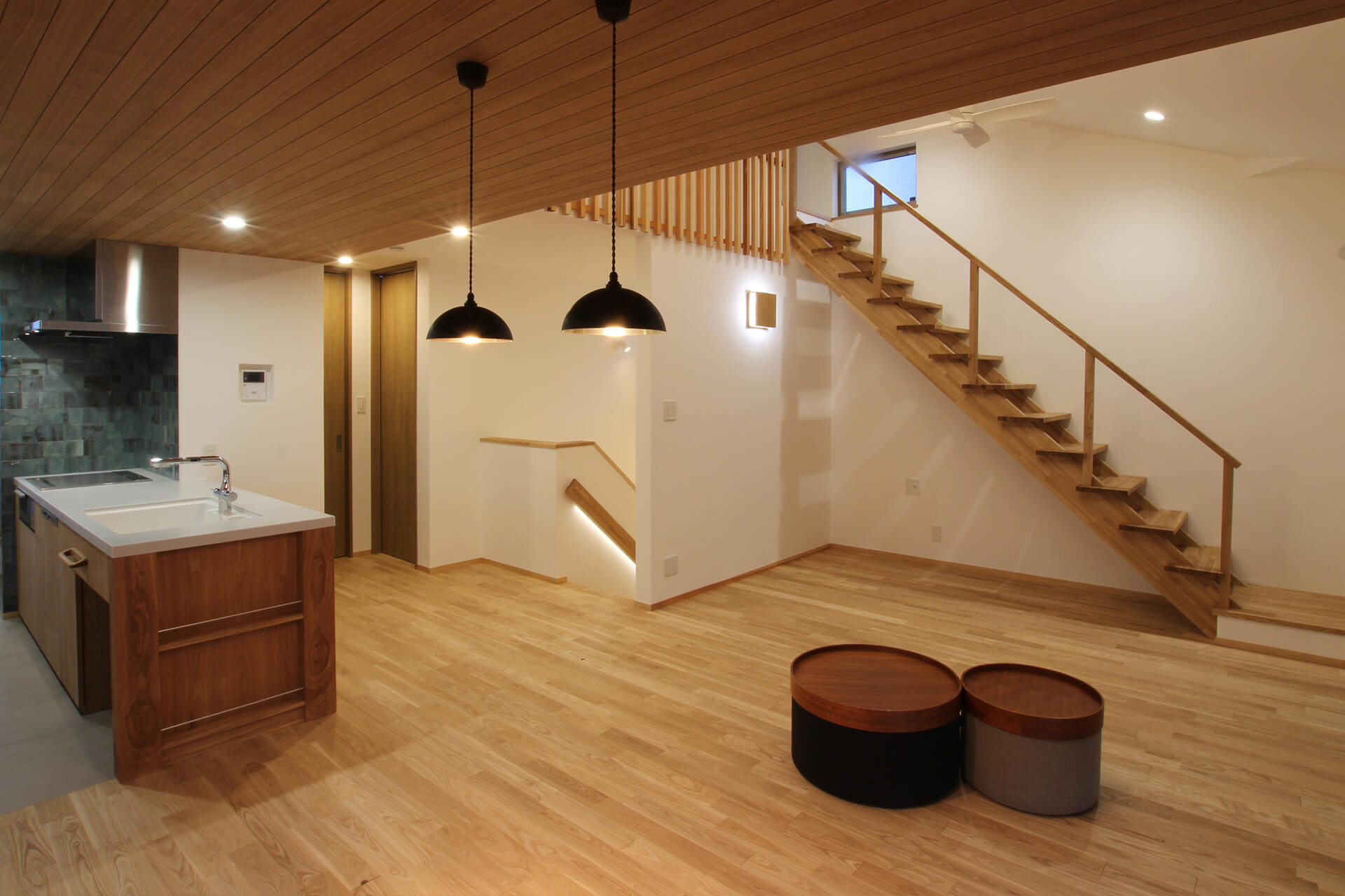 施工写真3枚目　陽光に躍るタモの家