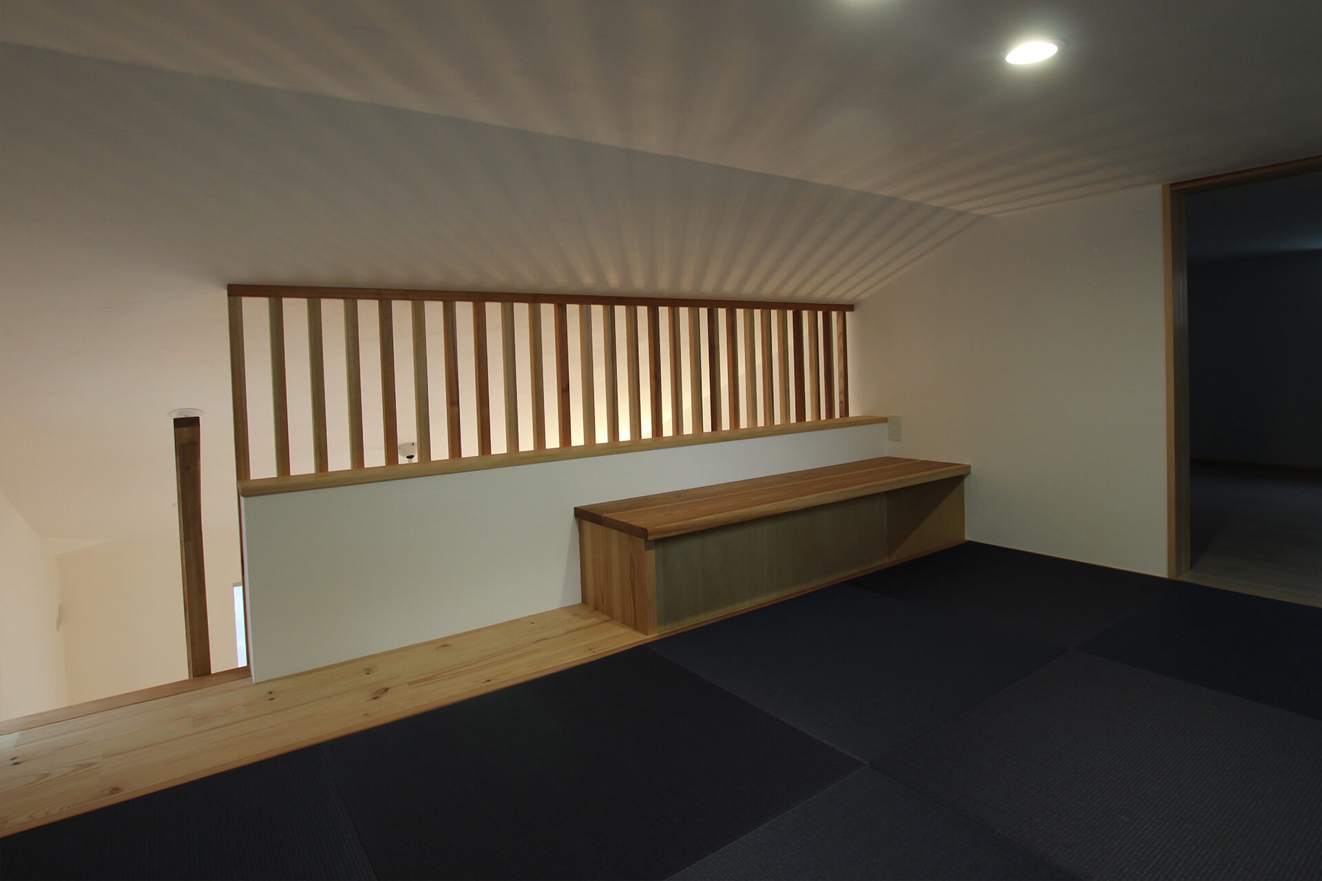 施工写真4枚目　陽光に躍るタモの家